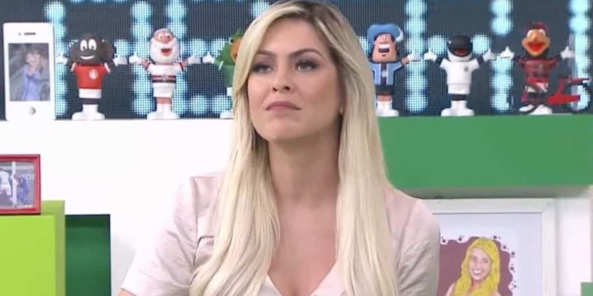 Renata Fan mostrou registros deixando os estúdios do Jogo Aberto (Foto: Reprodução)