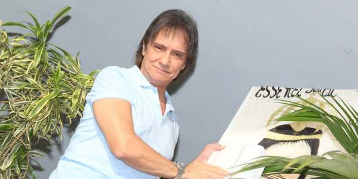 Roberto Carlos em seu apartamento na Urca (Foto: AgNews)