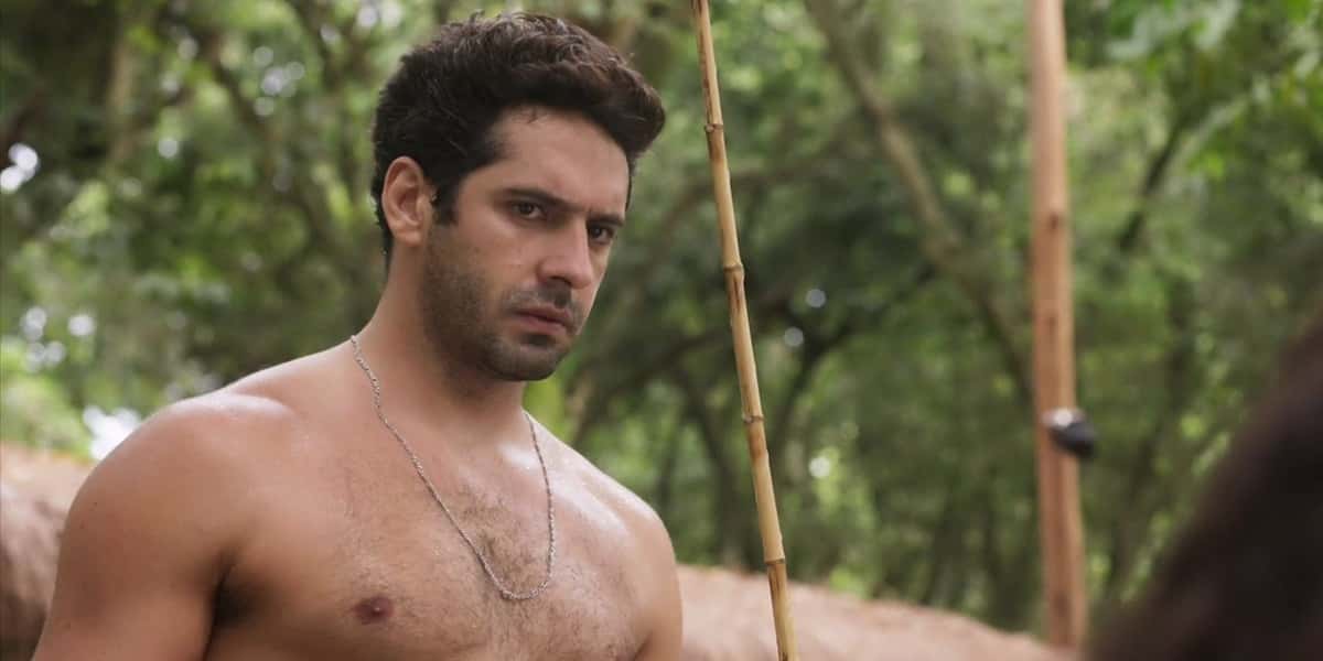 João Baldasserini está no ar como Zézinho em "Salve-Se Quem Puder" (Foto: Reprodução / TV Globo)