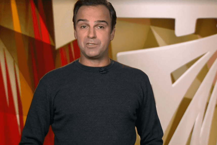 Tadeu Schmidt comanda o Fantástico na Globo - Foto: Reprodução