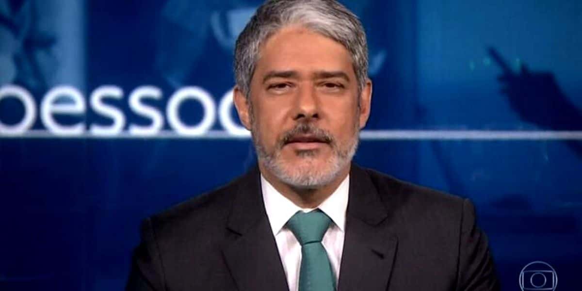 William Bonner durante o anúncio do novo projeto de jornalistas no Jornal Nacional (Reprodução: Globo)