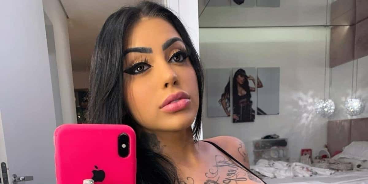 Mirella usa lingerie PP e parte íntima gigante fica de fora (foto: Reprodução)