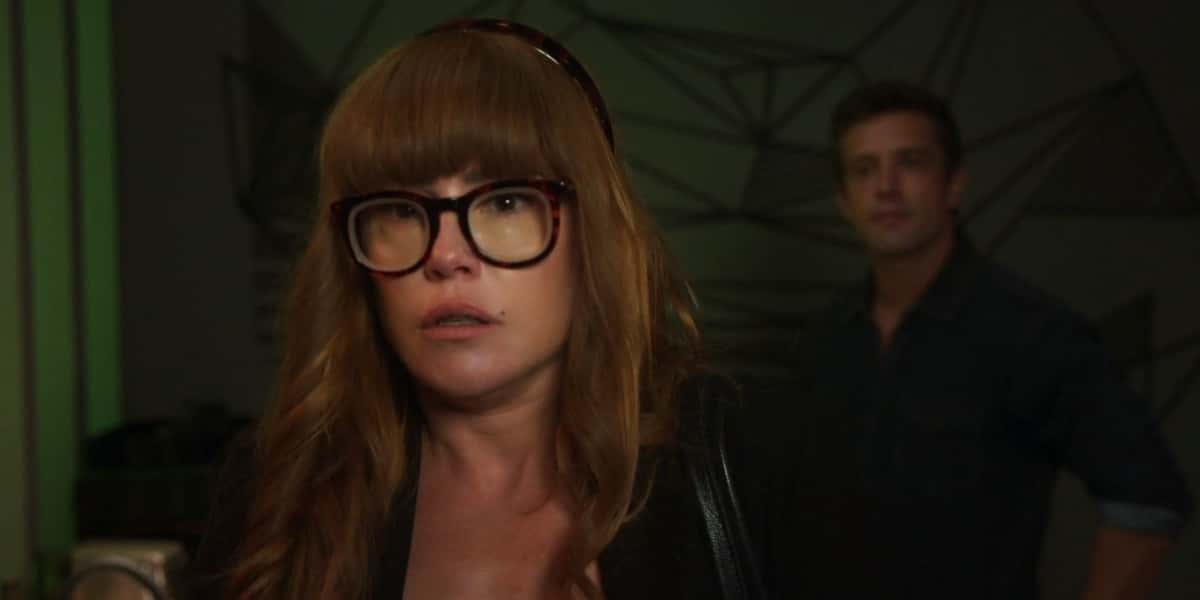 Alexia tenta enganar Renzo, mas leva rasteira em Salve-se Quem Puder (Foto: Reprodução/Globo)