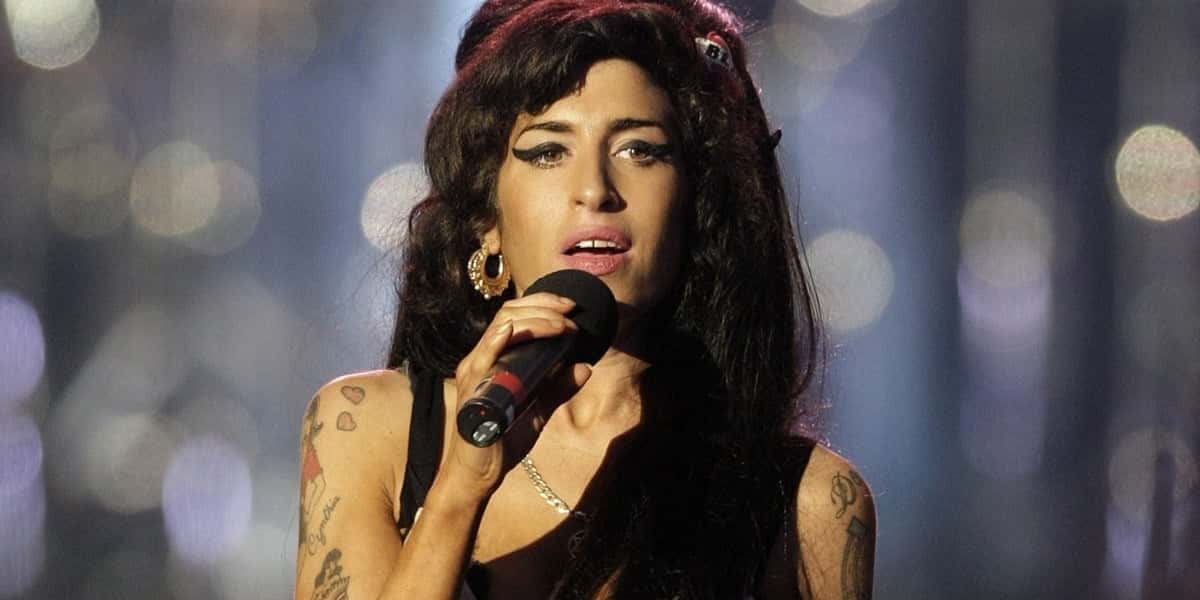 Amy Winehouse volta em carta psicografada 10 anos após morte (Foto: Reprodução)