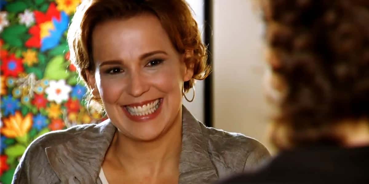 Eva vai atrás de Vitória só para tripudiar em A Vida da Gente (Foto: Reprodução/Globo)