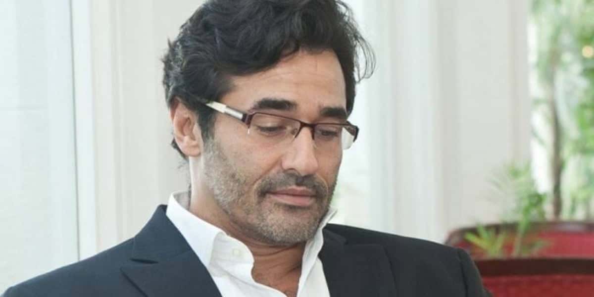 Luciano Szafir luta pela vida em maca de hospital (Foto: Reprodução)