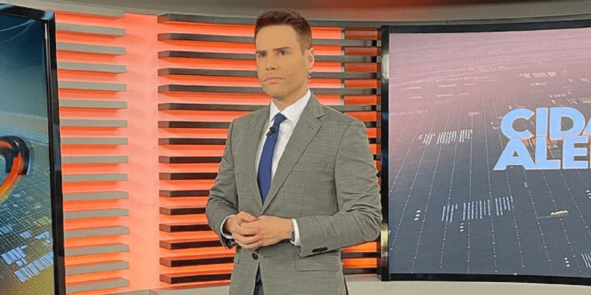 Luiz Bacci no comando do Cidade Alerta, na Record (Foto: Divulgação/Instagram)