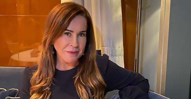 Zilu Godói deixou a parte íntima à mostra em clique sensual (Foto: Reprodução)
