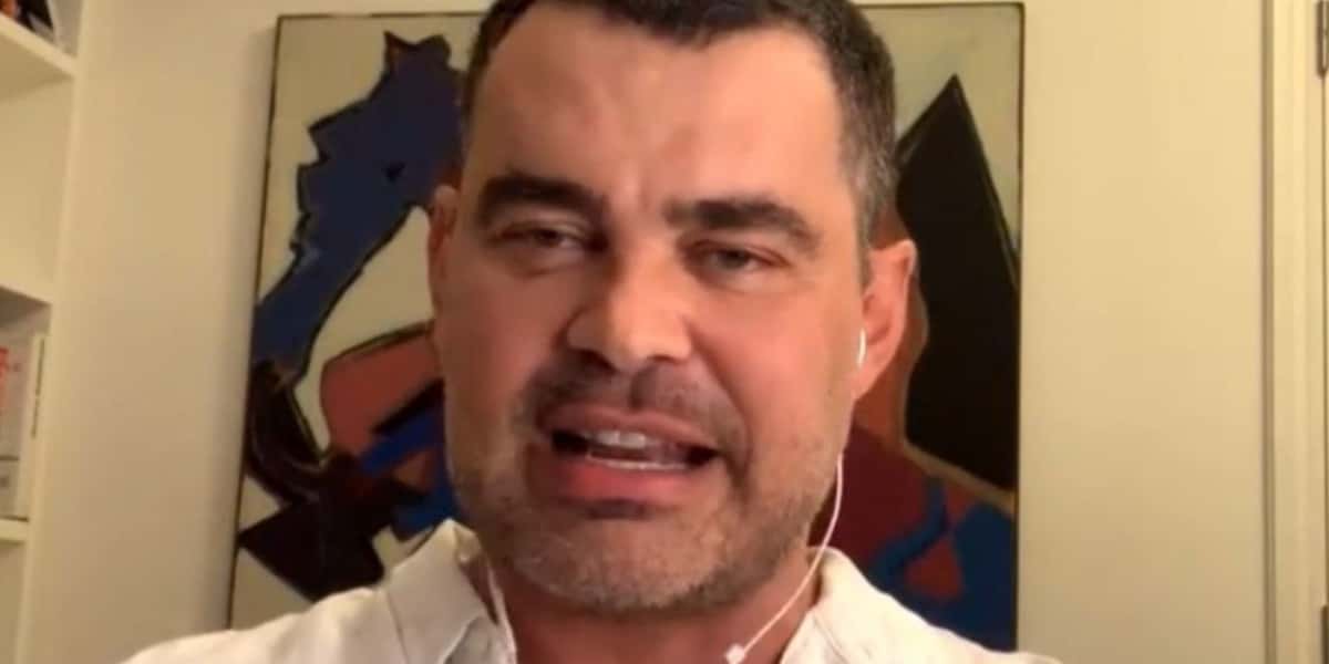 Carmo Dalla Vecchia surpreendeu ao falar da paternidade em rede nacional (Foto: Reprodução)