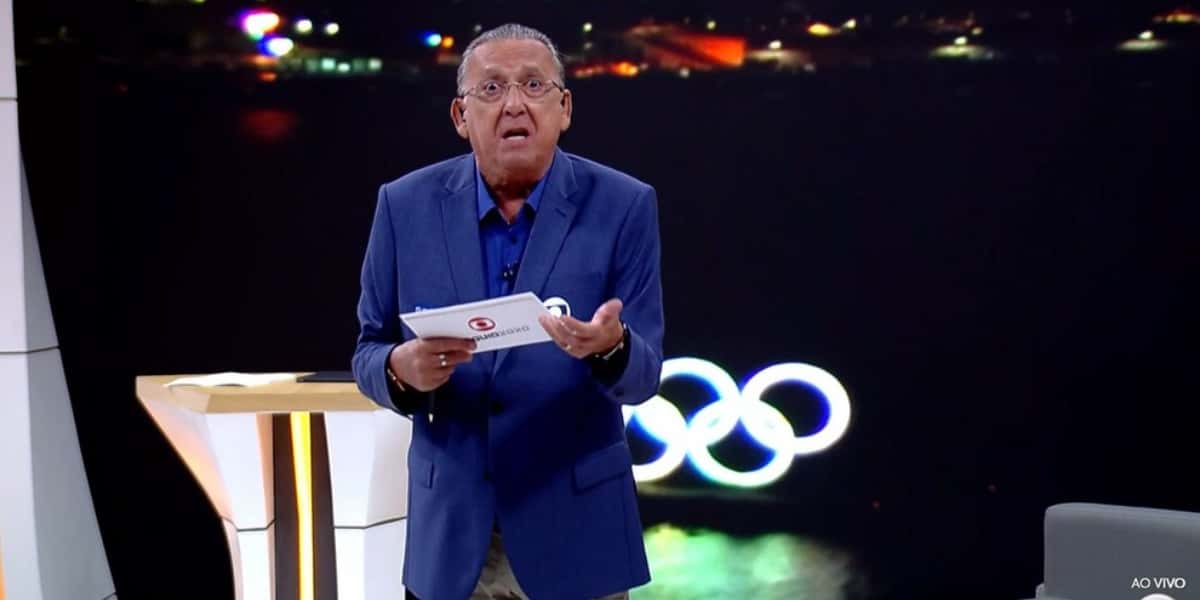 Galvão Bueno, da Globo, foi um dos que ganhou uniforme completo da Globo (Foto: Reprodução)