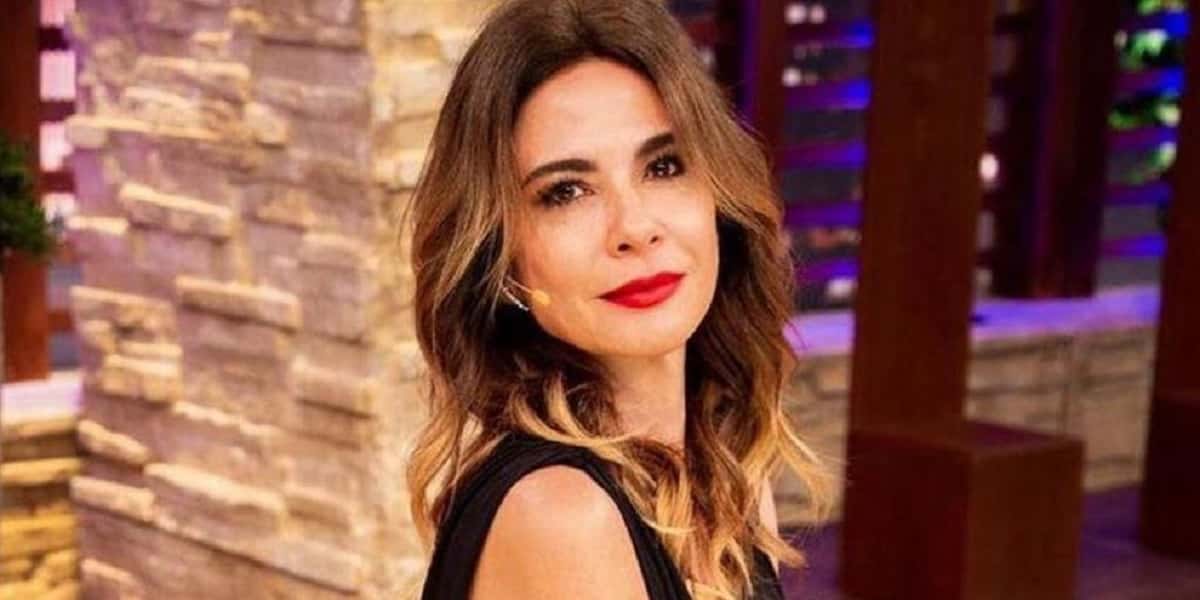 Luciana Gimenez apresenta o "SuperPop" (Foto: Divulgação/ RedeTV)