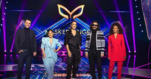 O "The Masked Singer Brasil" tem Rodrigo Lombardi, Simone Mendes, Eduardo Sterblitch e Taís Araújo como jurados e Ivete Sangalo como apresentadora (Foto: Divulgação/TV Globo)