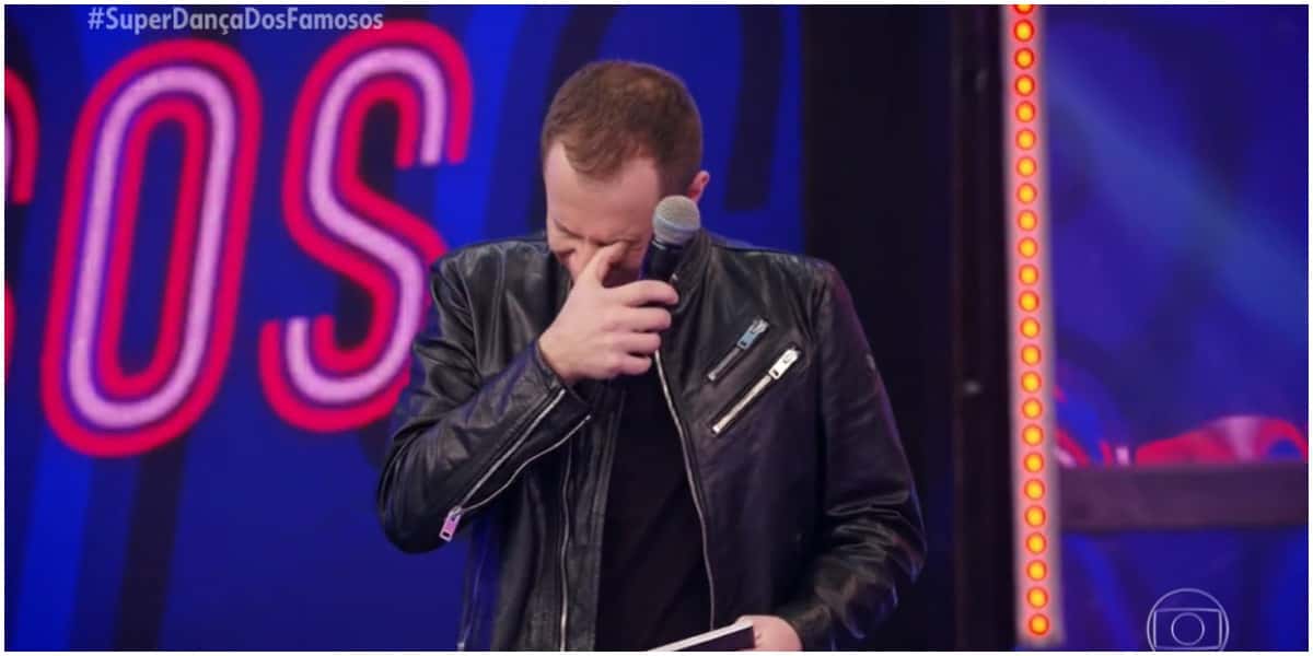 Tiago Leifert aos prantos na final da Super Dança dos Famosos - Foto: Reprodução