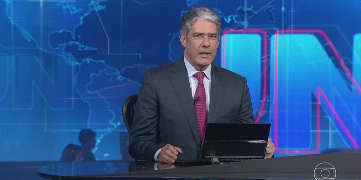 William Bonner mostra troféu do Emmy para os seus seguidores (Foto: (Reprodução/Globo)