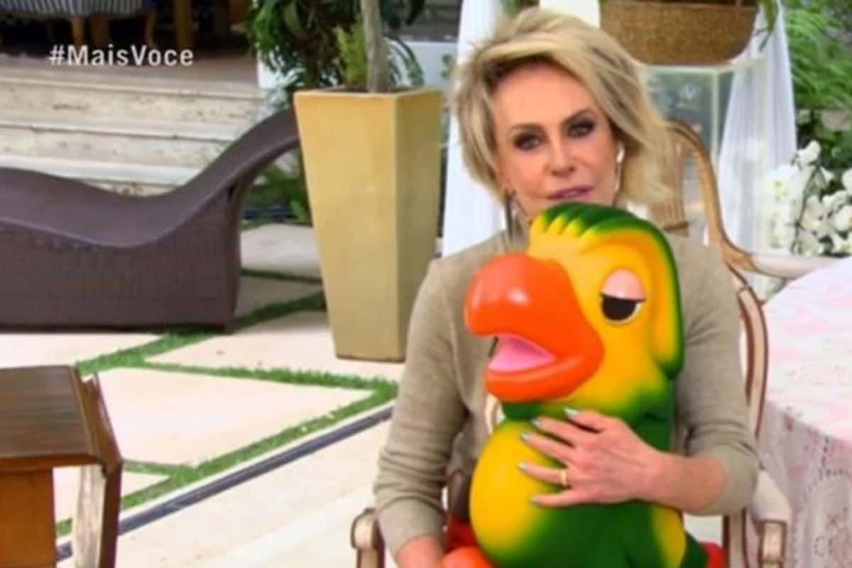 Ana Maria Braga junto com o boneco de Louro José (Foto: Reprodução/Globo)