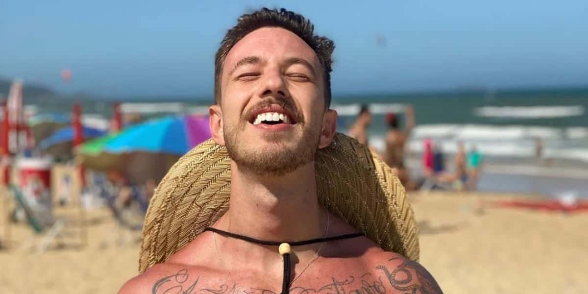 Gabriel Cartolano deixou cofrinho à mostra (Foto: Reprodução)