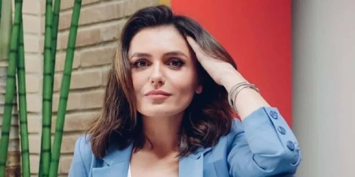 Monica Iozzi revela que já apanhou de ex-namorado em entrevista no podcast "Prazer, Renata" (Foto: Divulgação Globo)