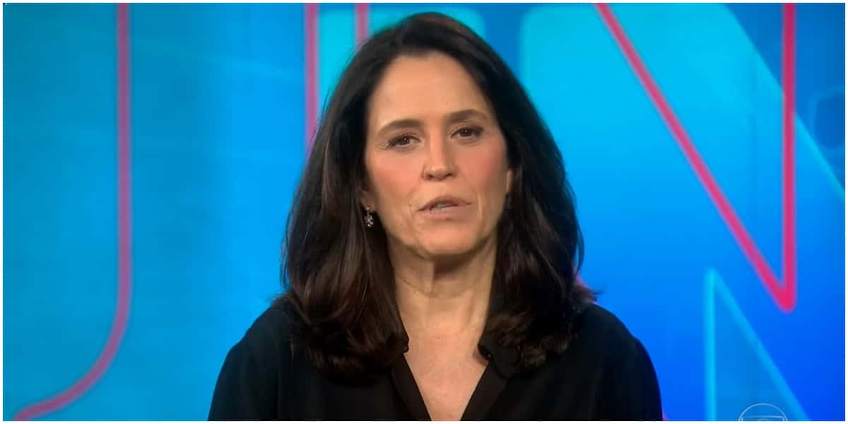 Ana Luzia Guimarães no comando do Jornal Nacional - Foto: Reprodução/Globoplay