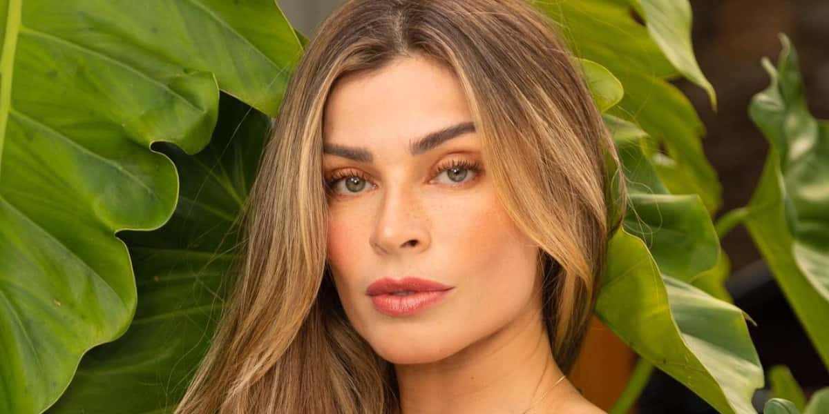 Grazi Massafera foi flagrada em praia junto com o namorado (Foto: Reprodução/TV Globo)