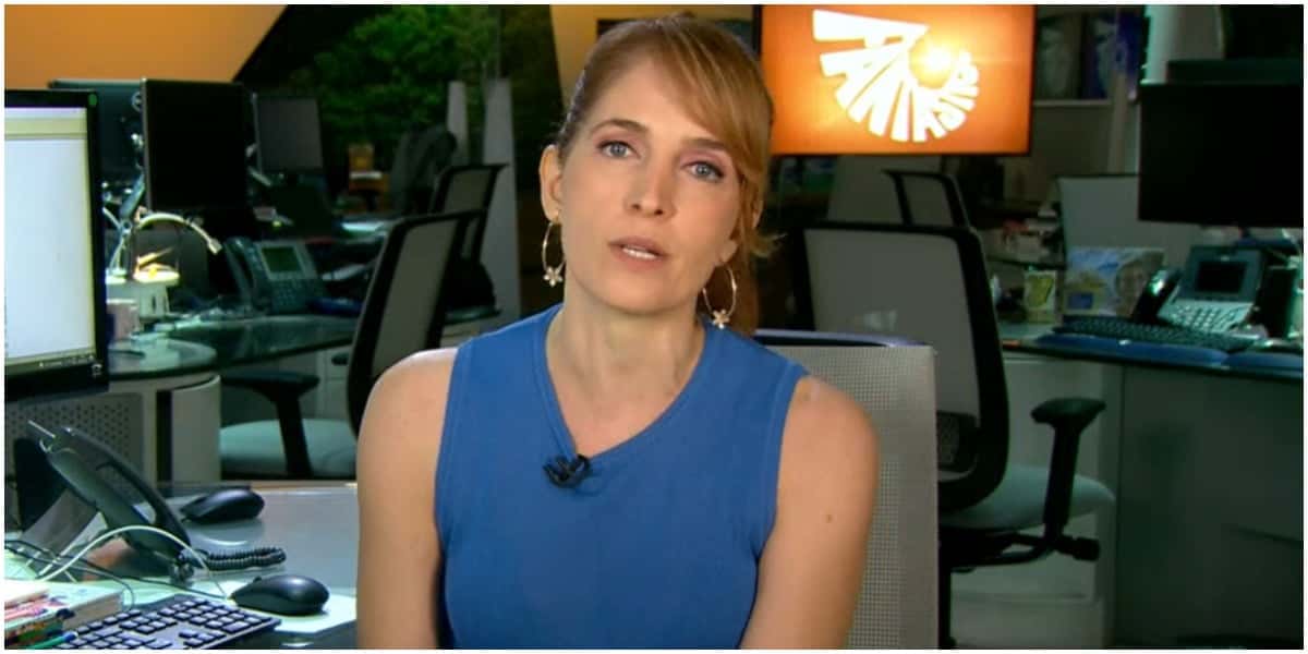 Poliana Abritta na redação do "Fantástico" (Foto: Reprodução/TV Globo)