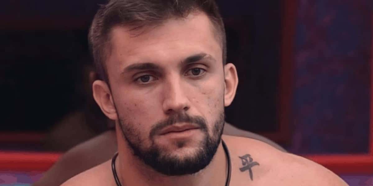 Arthur Picoli apagou sua conta no Twitter após ter recebido ameaças (Foto: Reprodução)