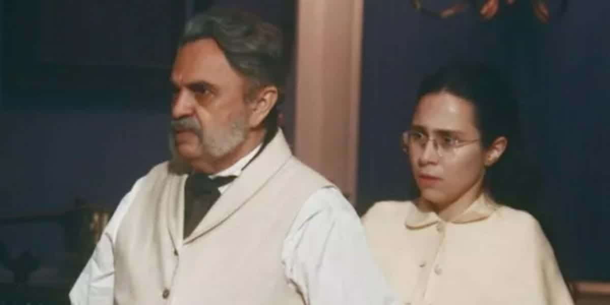 Nos Tempos do Imperador: Pai de Pilar e Dolores morre e leva segredo do passado ao túmulo (Foto: Reprodução)