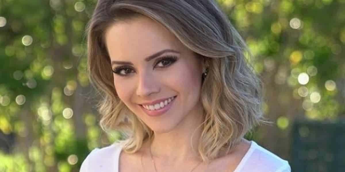 Sandy aparece em registro raro ao lado do marido e filho (Foto: Divulgação)