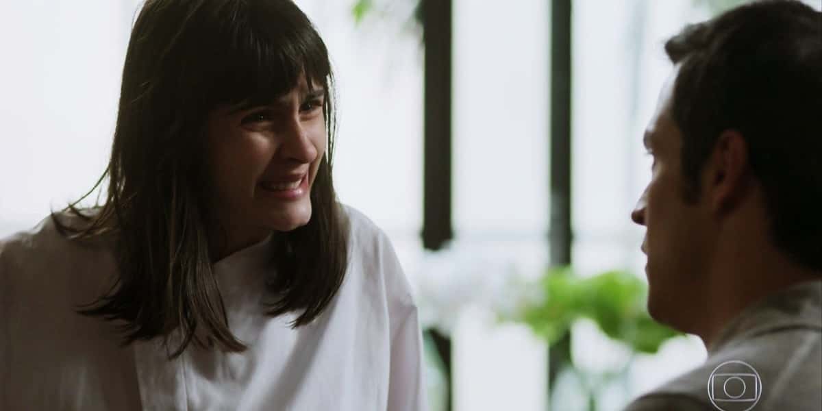 Bebeth fica cara a cara com Eric (Foto: Reprodução/Globo)