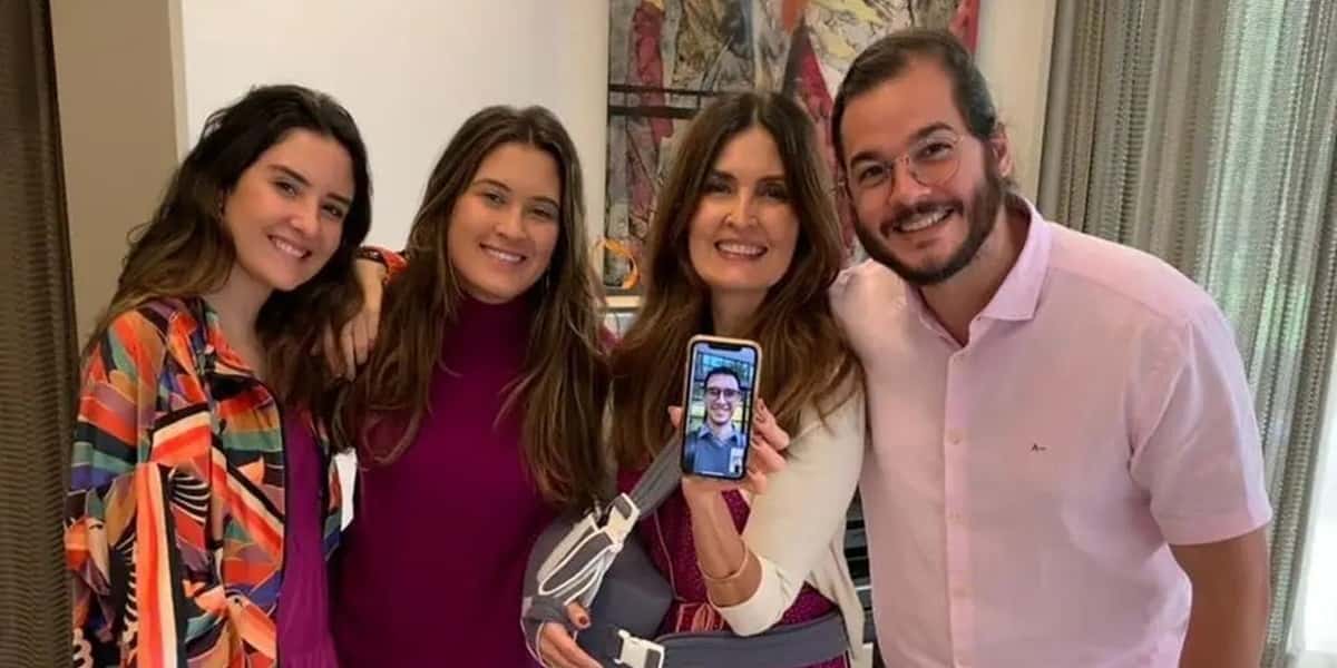 Fátima Bernardes, os filhos e o namorado, Túlio Gadêlha (Foto: Reprodução / Instagram)