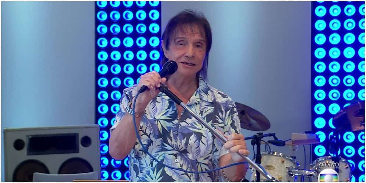 O cantor Roberto Carlos durante live transmitida na Globo - Foto: Reprodução