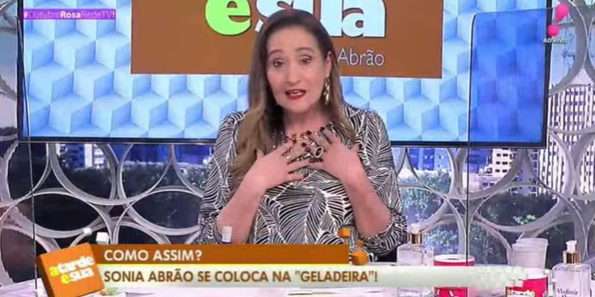 Sonia Abrão no "A Tarde é Sua" (Foto: Reprodução/RedeTV!)