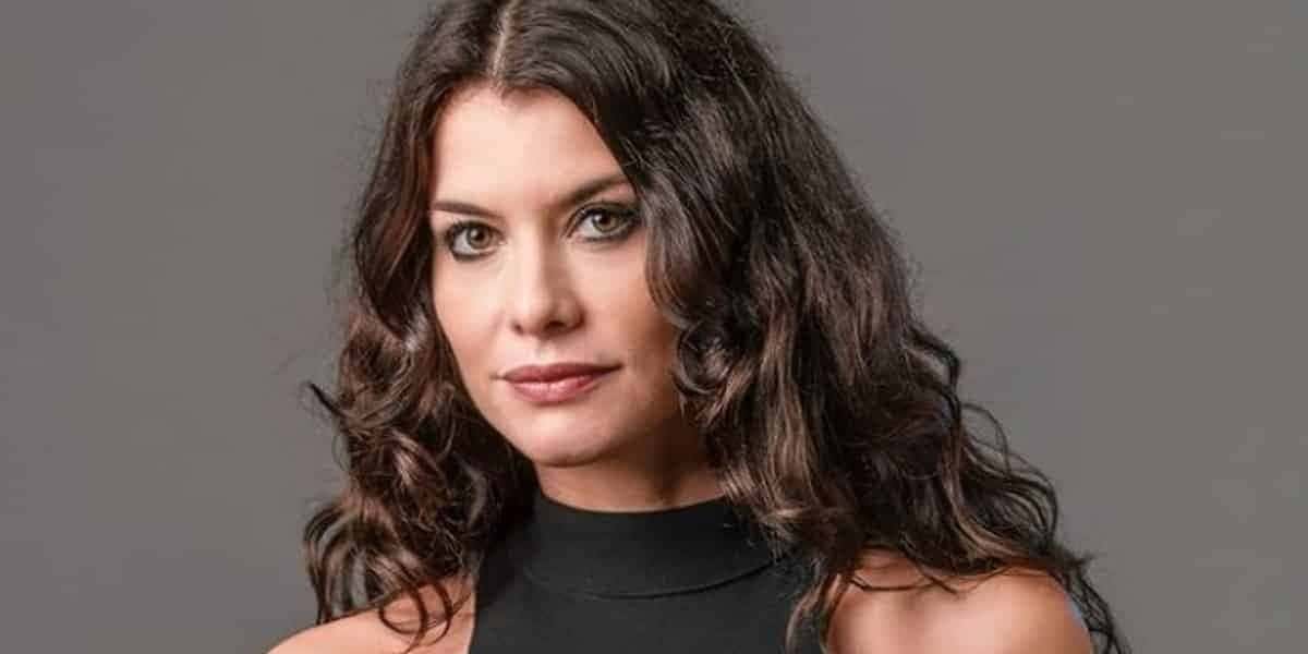 Alinne Moraes alfineta Globo após mudança de horário na novela (Foto: Divulgação)