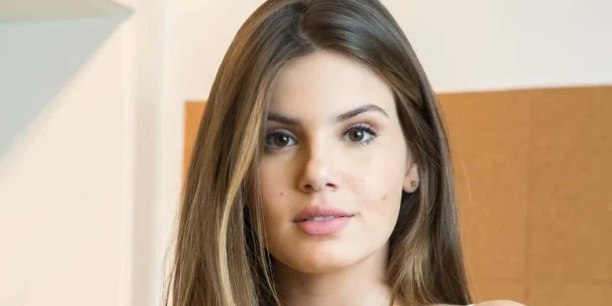 Camila Queiroz volta a Globo em 2022 (Foto: Reprodução)