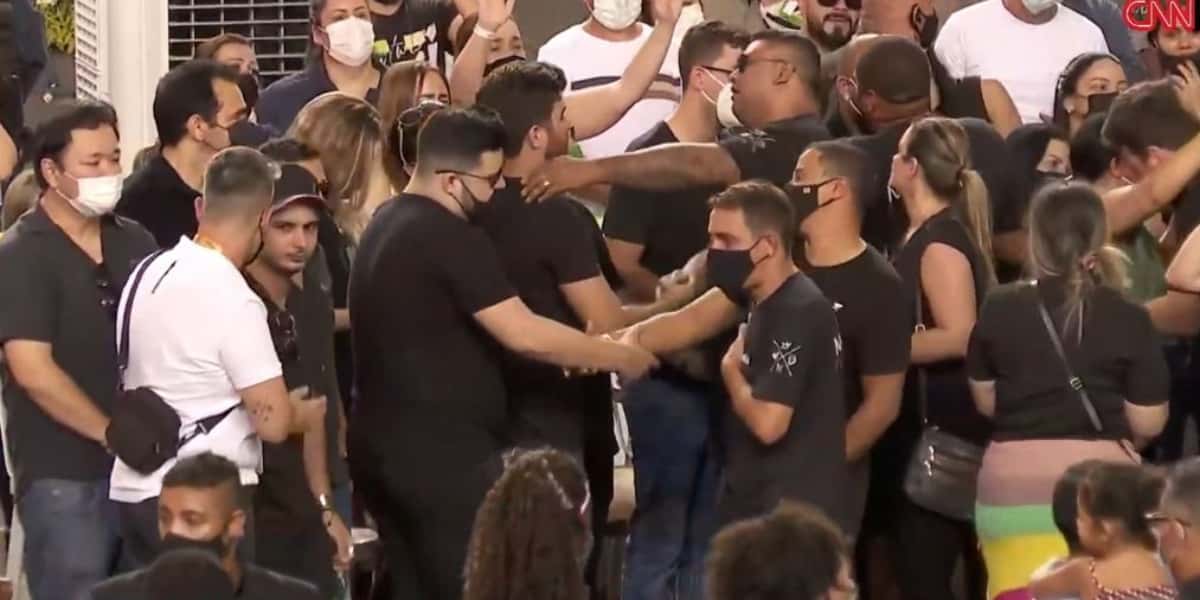 Banda de Marília Mendonça se despediram de forma especial da cantora em velório (Foto: Reprodução)