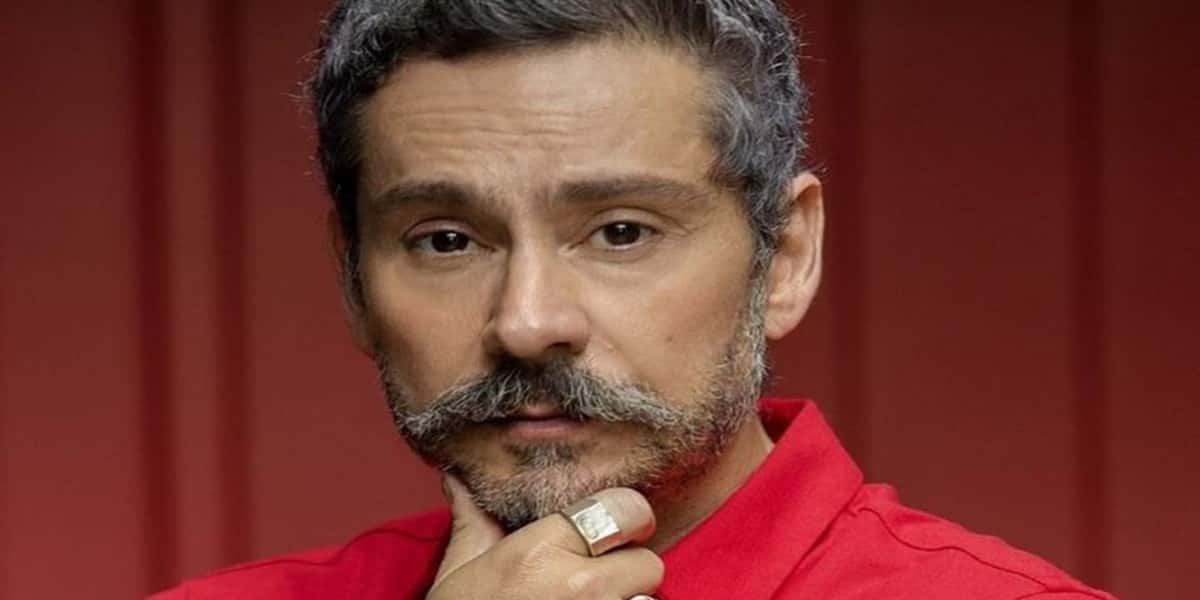 Alexandre Nero decidiu apagar fotos ousadas que compartilhou na web (Foto: reprodução)