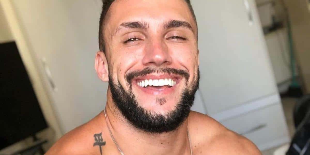 Arthur é atacado cmo nunca por ostentar fortuna - Foto: Reprodução