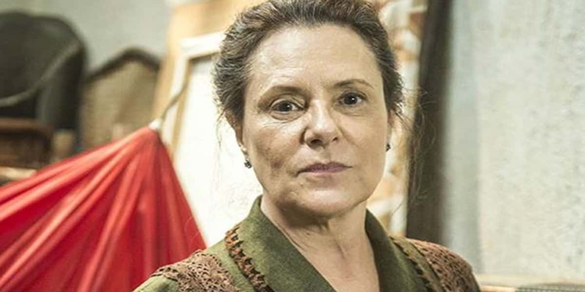 Elizabeth Savala compartilhou com os seguidores raro momento em família (Foto: reprodução)