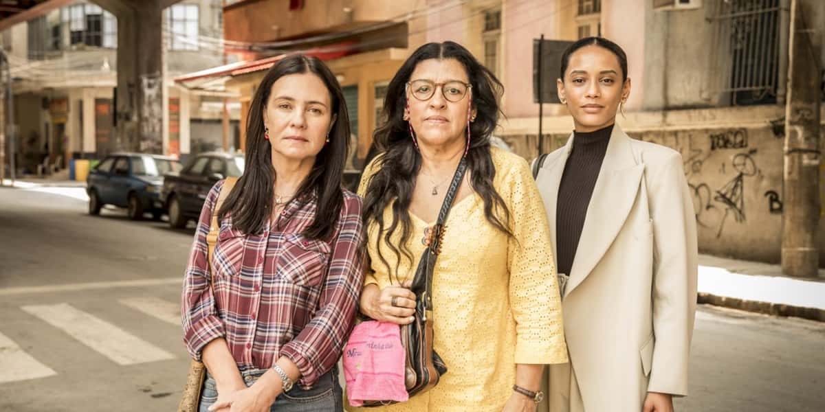 Manuela Dias, a autora da novela Amor de Mãe, está na lista de próximas demissões (Foto: Reprodução / TV Globo)