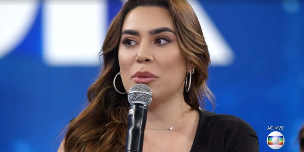 Nayara Azevedo foi detonada por conta de pergunta (Foto: Reprodução)