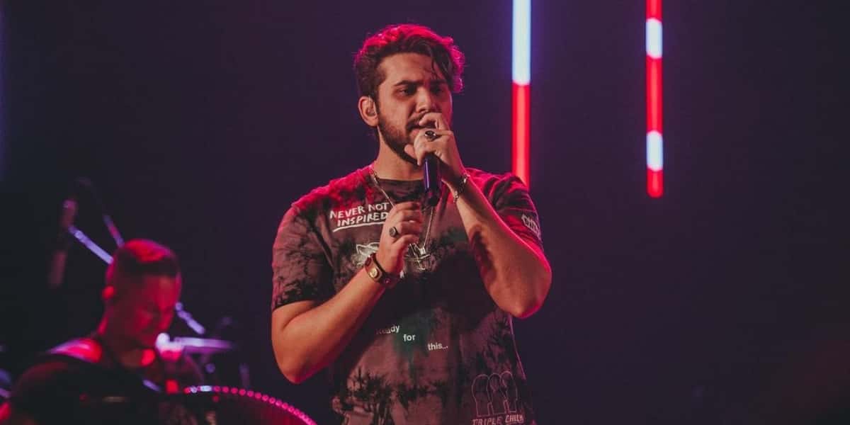 Gustavo Mioto em um de seus shows (Reprodução)