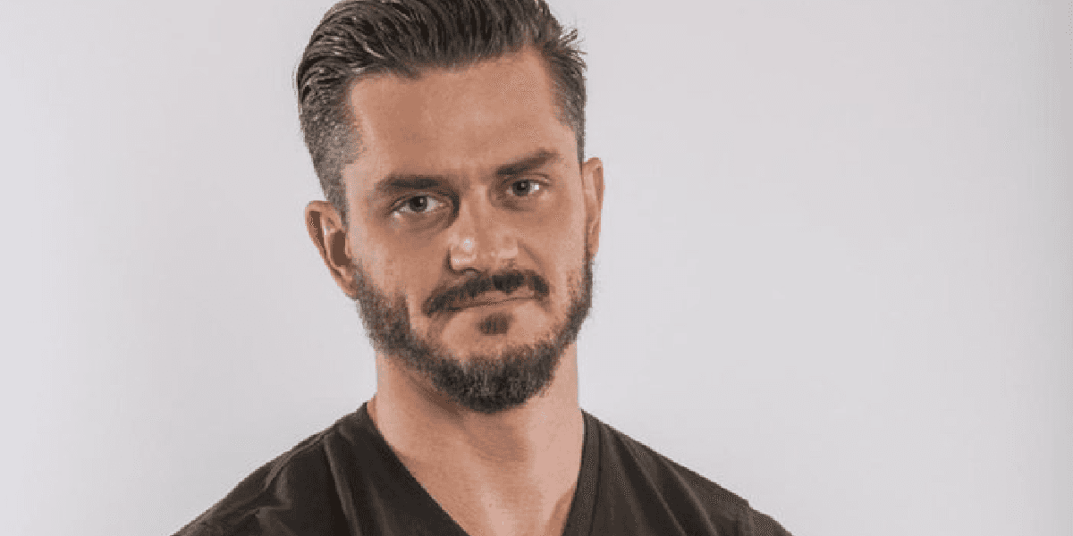 Marcos Harter tem muro de clínica pichado e fica revoltado (Foto: Divulgação)