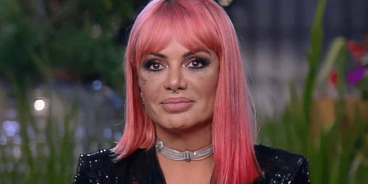 Valentina implora por amizade com Dayane Mello (Foto: Reprodução/ Record TV)