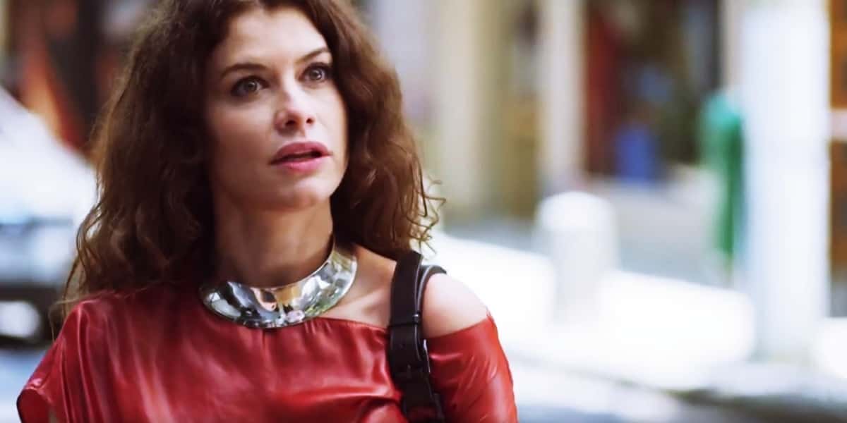 Bárbara se livrará de Janine na novela Um Lugar ao Sol (Foto: Reprodução/Globo)