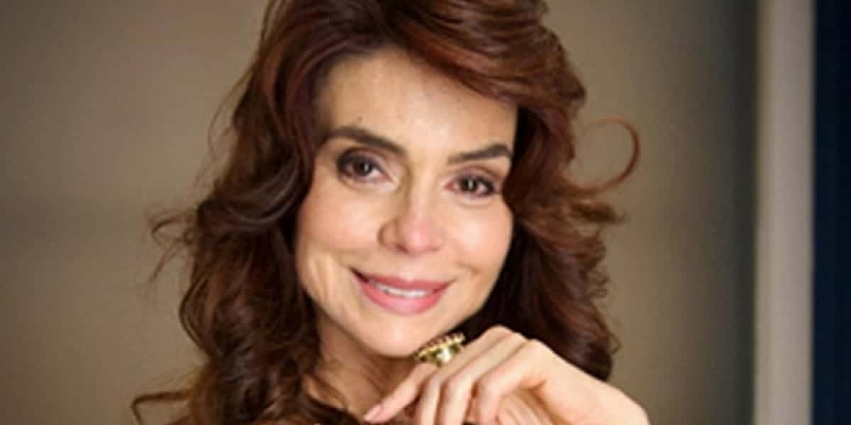 A atriz encara um câncer que se espalhou aos pulmões (Foto: Reprodução)