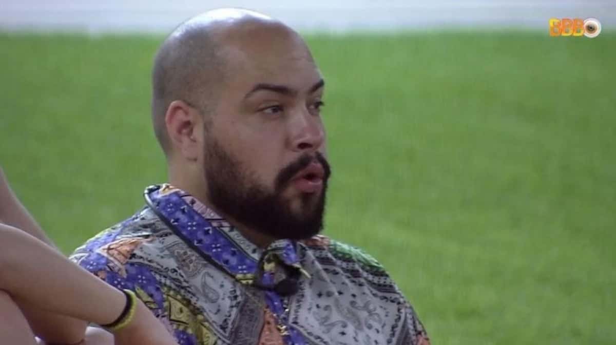 Tiago Abravanel se queixou de dor de garganta (Foto: Reprodução / Globoplay)