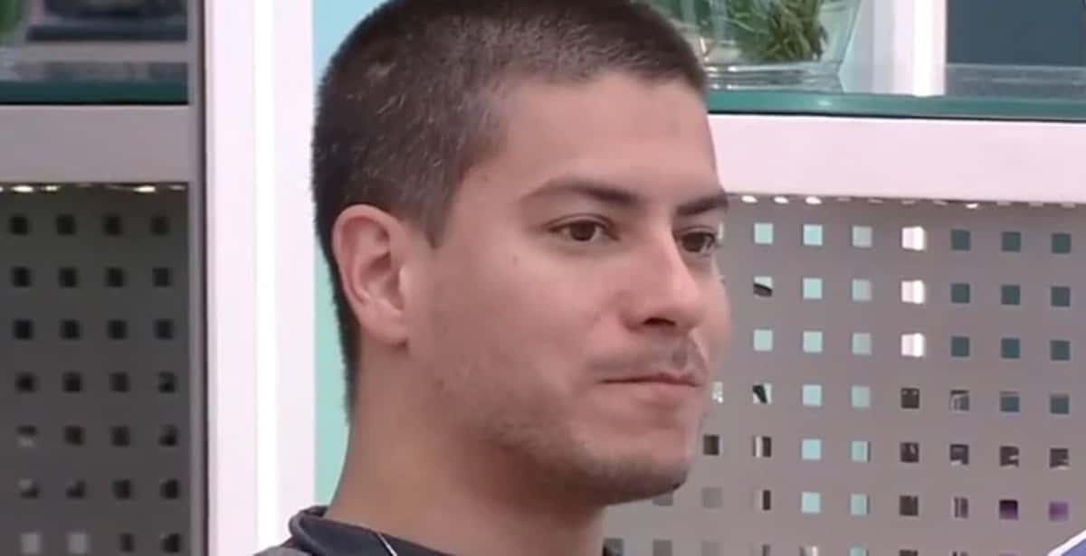 Arthur Aguiar fala o que pensa para os colegas sobre Rodrigo no BBB22 (Reprodução/ Globoplay)