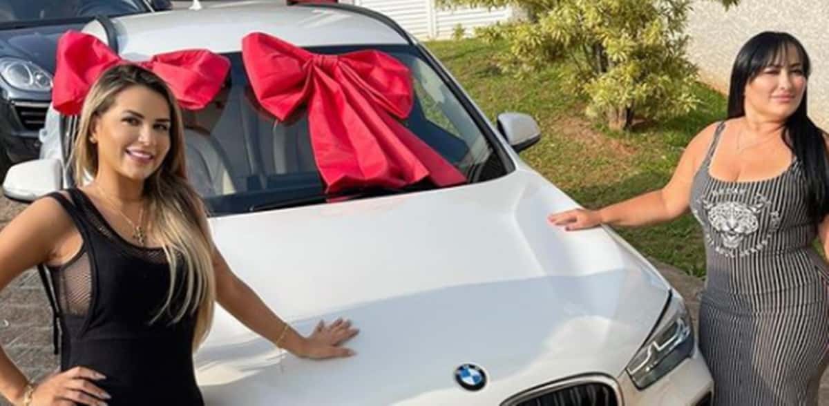 Deolane Bezerra dá carro de luxo para mãe e ainda compra um para ela (Reprodução/ Instagram)