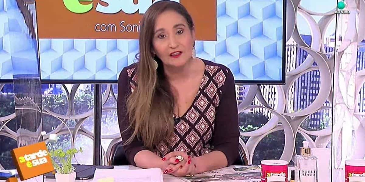 Sonia Abrão em "A Tarde é Sua" (Foto: Reprodução/RedeTV!)