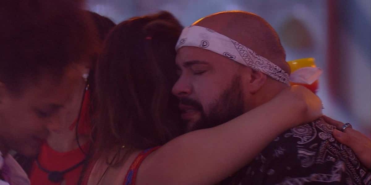Tiago Abravanel emocionado no show de Ferrugem (Foto: Reprodução / TV Globo)