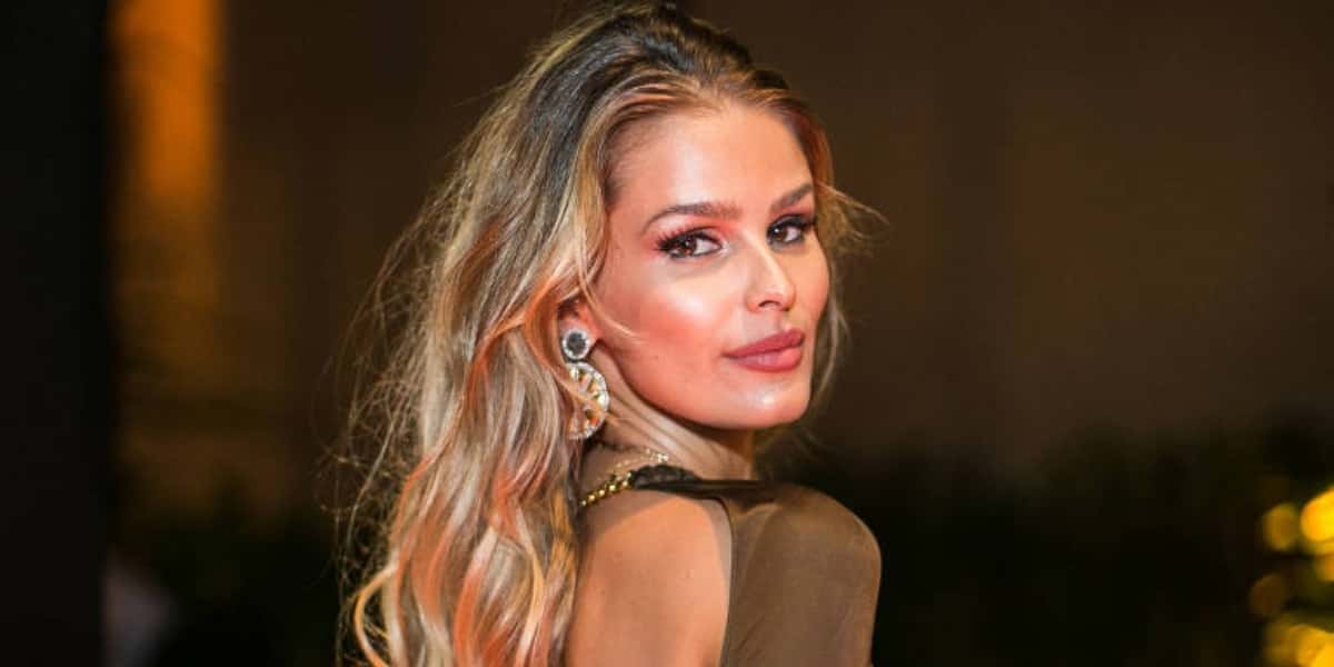 Yasmin Brunet preocupou ao surgir em hospital (Foto: Reprodução)